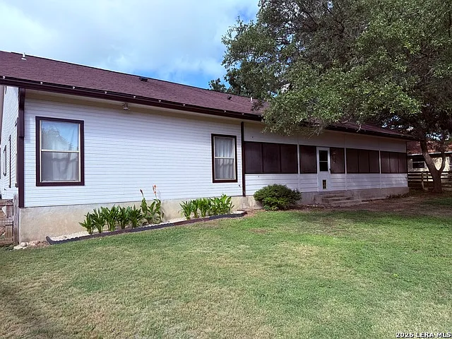 3 bed, 2.0 bath, 1938 sqft, $2,800 — Photo 4