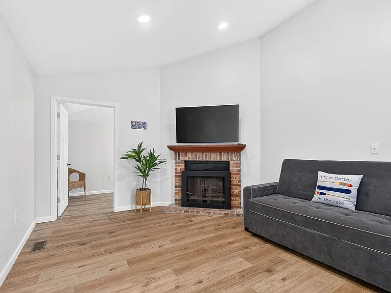 7690 Walnut St — Photo 10