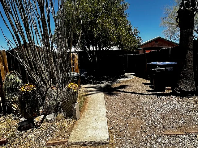 1320 N Richey Blvd — Photo 1
