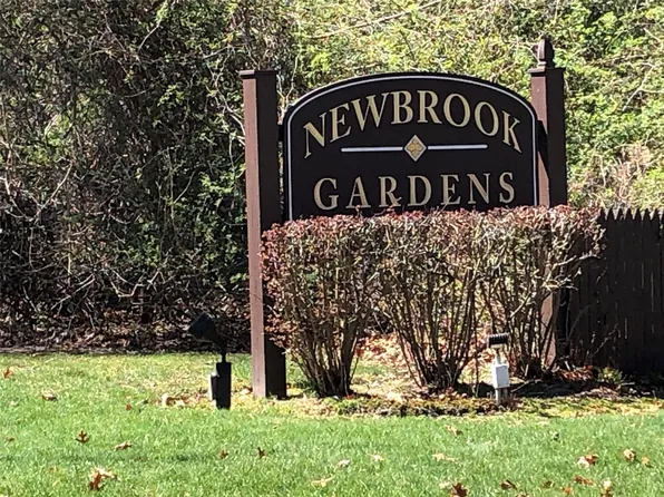 62 Pinebrook Place #62, Bay Shore, NY 11706