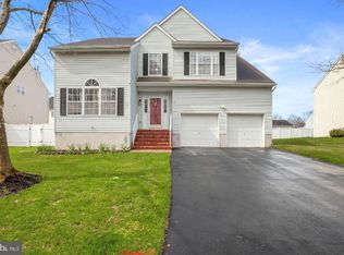 3 Springmeadow Dr, Ewing, NJ 08638