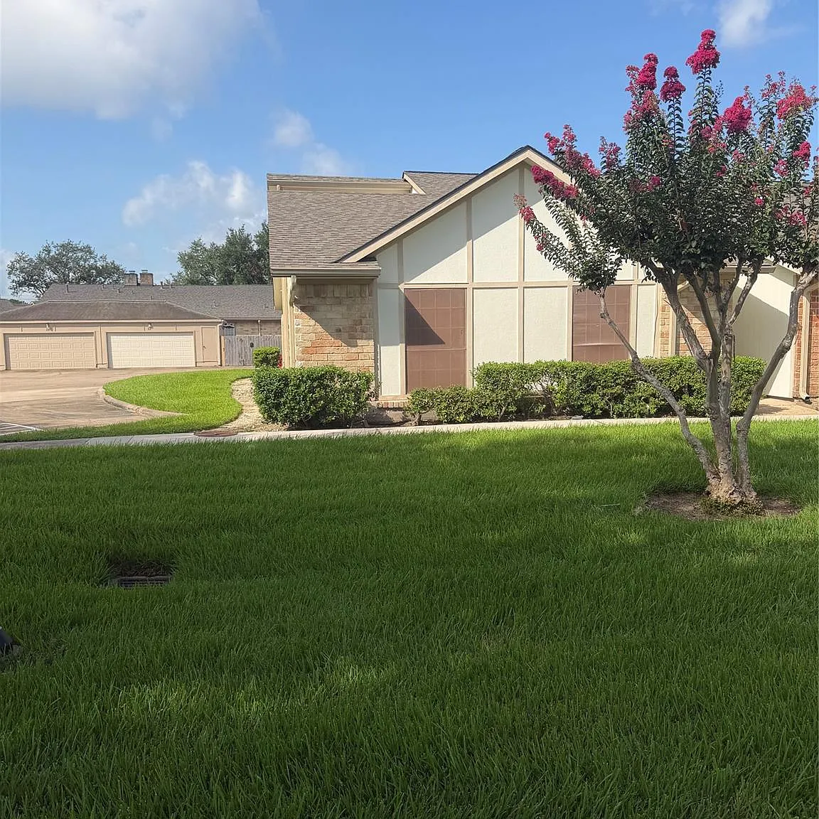 3 bed, 2.0 bath, 1508 sqft, $2,050 — Photo 2