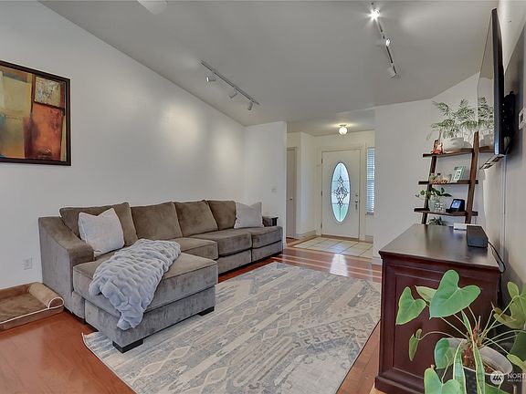 4th image of 1408 Violet Meadow Street S