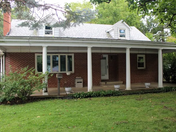 120 S Walnut St, Clinton, IL 61727