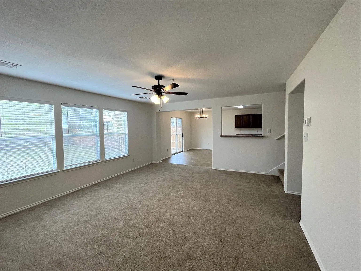 4 bed, 2.5 bath, 2421 sqft, $1,700 — Photo 3