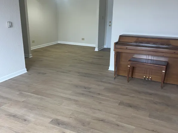 1 Renaissance Pl, Palatine, IL