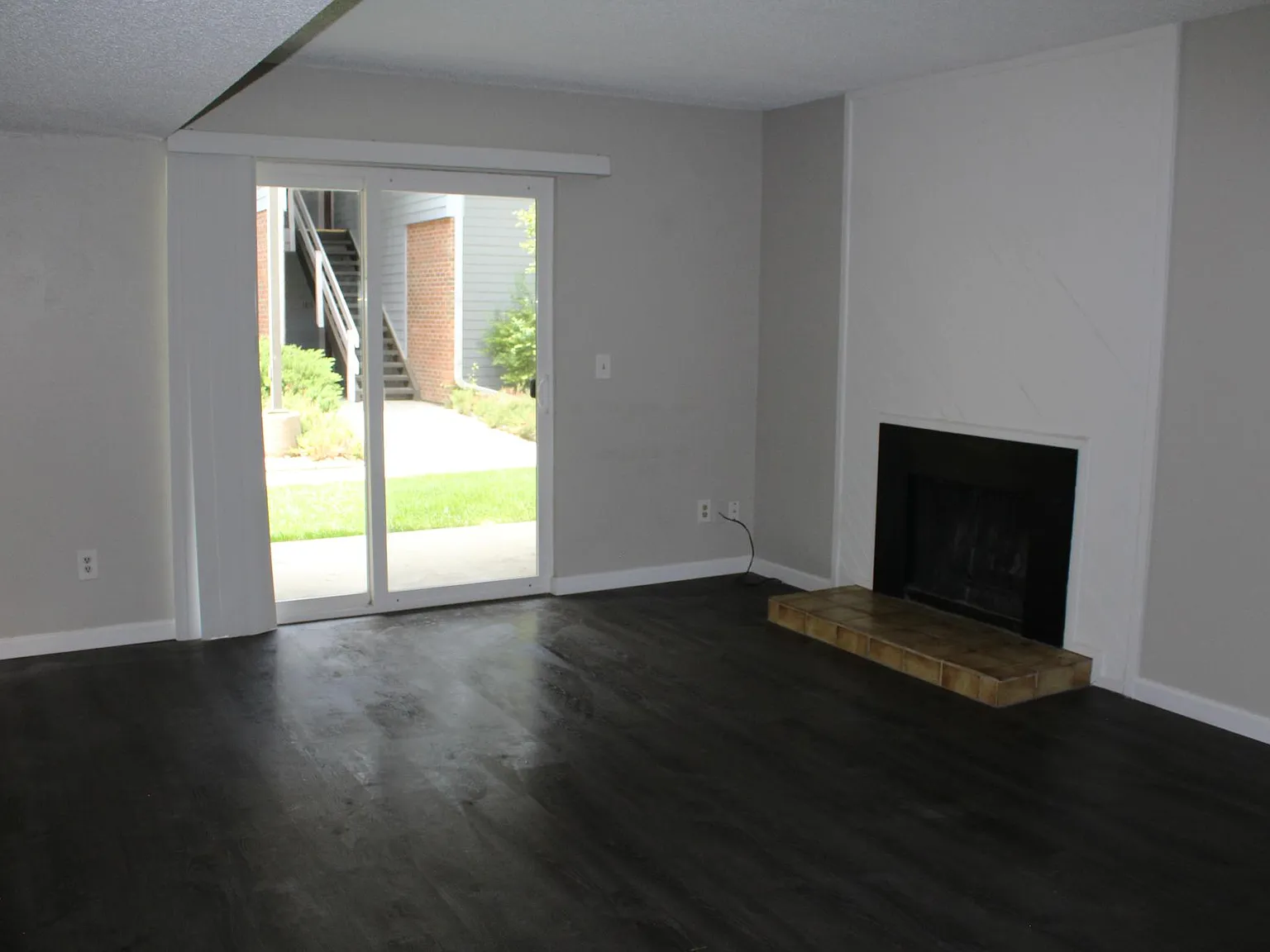 2 bed, 914 sqft, $1,550 — Photo 3