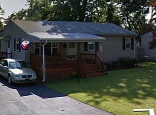 16 Elmhurst St, Warwick, RI 02889