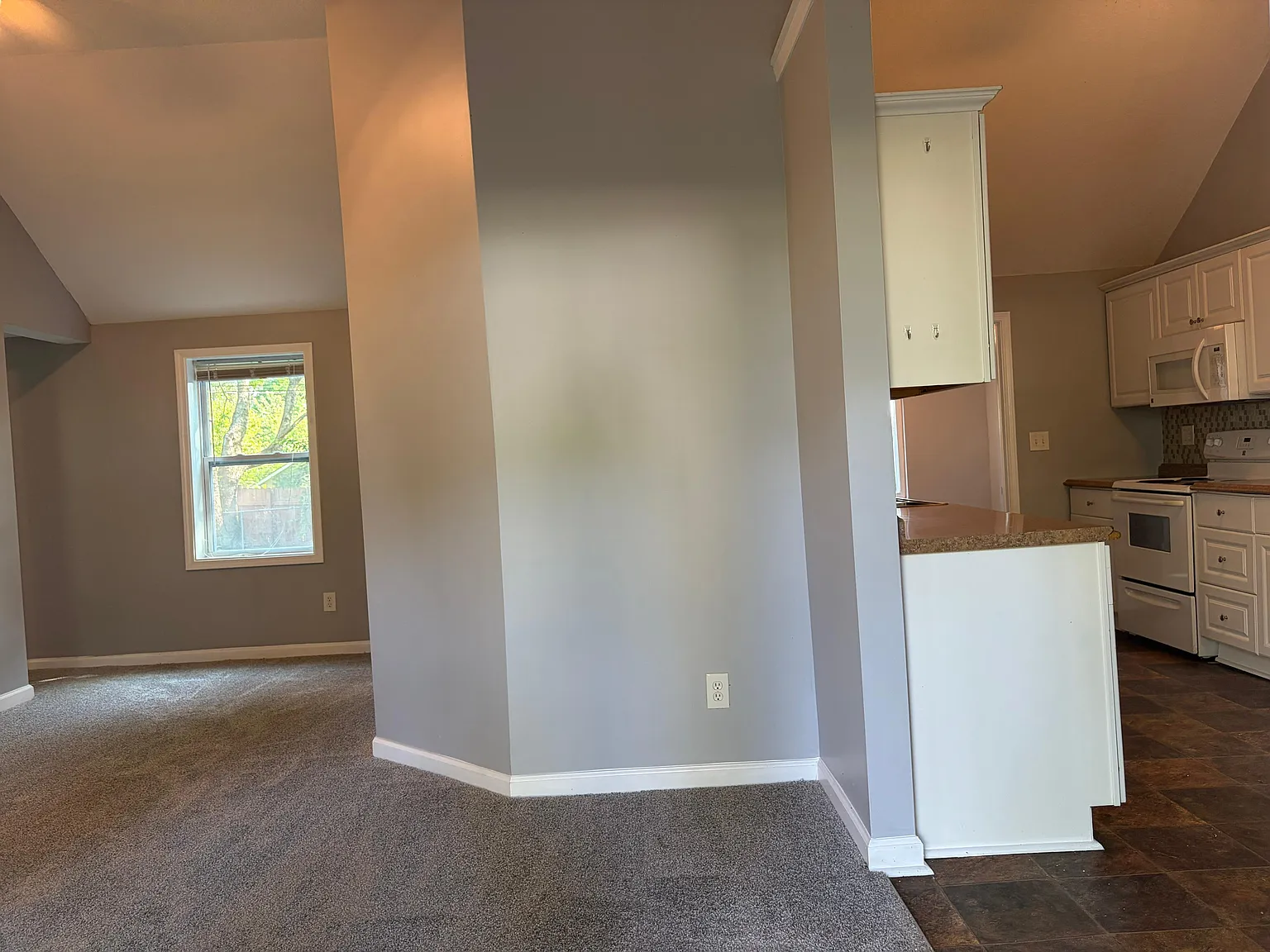 3 bed, 1156 sqft, $1,750 — Photo 3