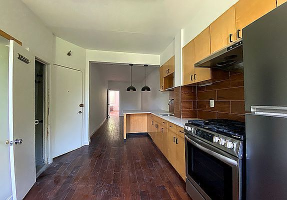 1st image of 5-15 51st Ave #2L