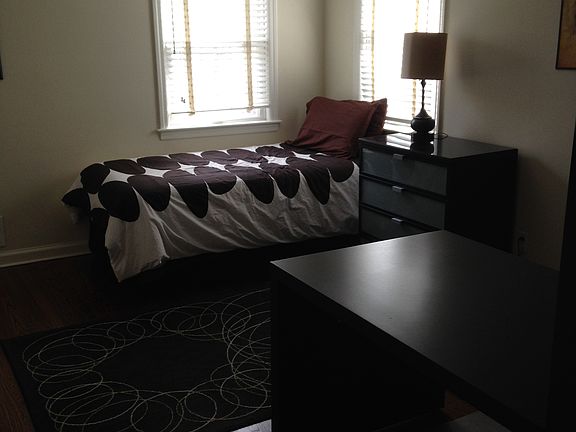 5th image of 190 Knollwood Dr