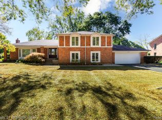 2433 Wickfield Rd, West Bloomfield, MI 48323