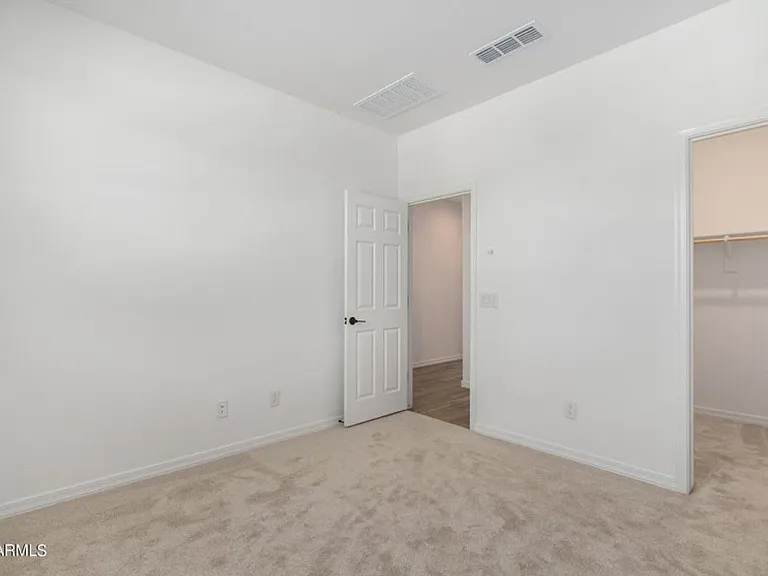 17318 W Surrey Dr — Photo 29