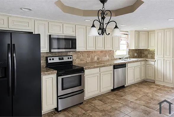 5 bed, 2094 sqft, $2,295 — Photo 2