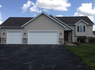 610 Hillcrest Dr, Roberts, WI 54023