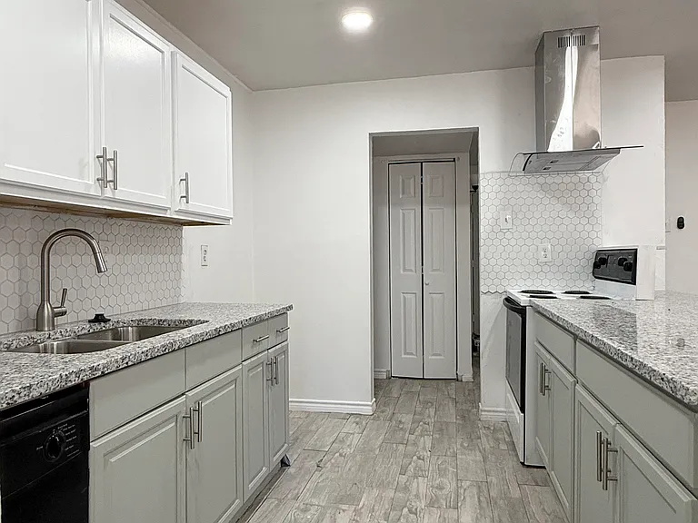 545 Oldbridge Dr — Photo 4