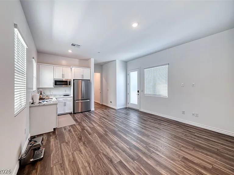 968 Woodburn Ln — Photo 32