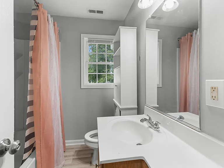 1415 Commerce Ave #1 — Photo 11