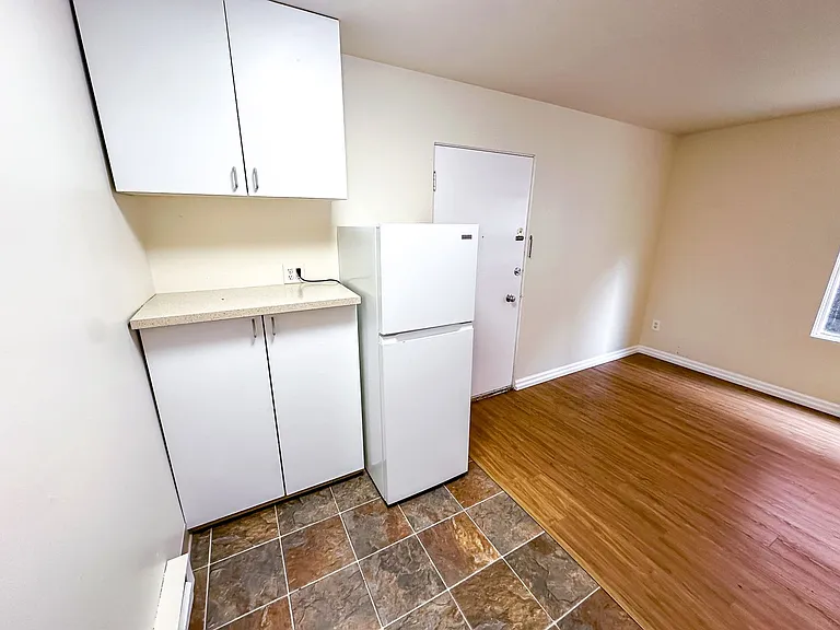 Belmont Roy Apartments — Photo 10