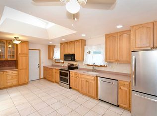 176 4th Ave, Holtsville, NY 11742