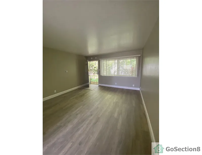 3222 E 27th St #5 photo 1