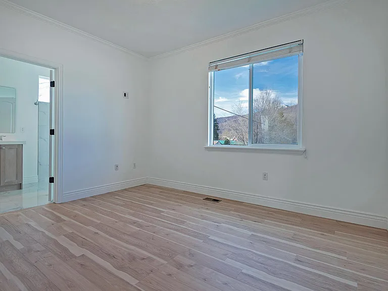 75 N 200 E — Photo 14