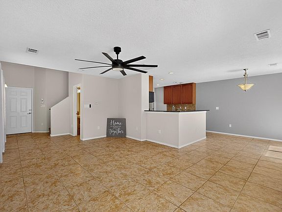 5th image of 10940 Fort Point Ln NE