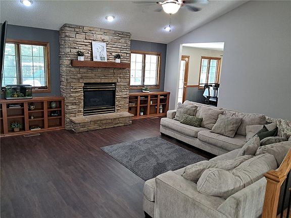 2nd image of 3917 Birch Crest Lane