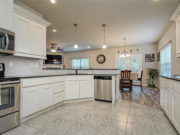 5th image of 12 Appleby Ln