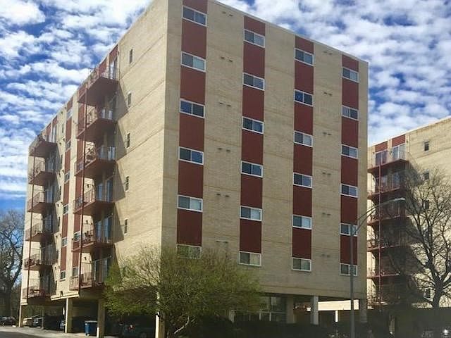 1st image of 1029 Des Plaines Ave APT 103