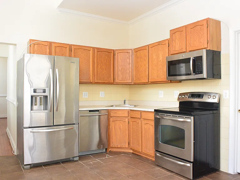 916 Light St #A — Photo 6
