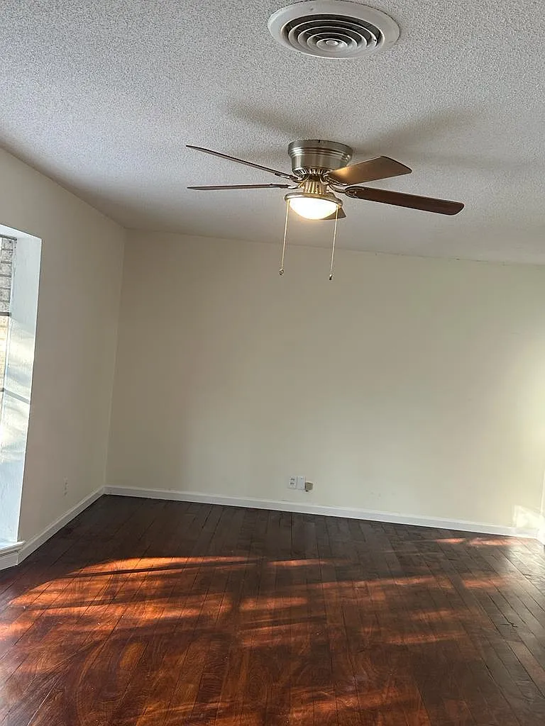 3 bed, 2041 sqft, $1,895 — Photo 1