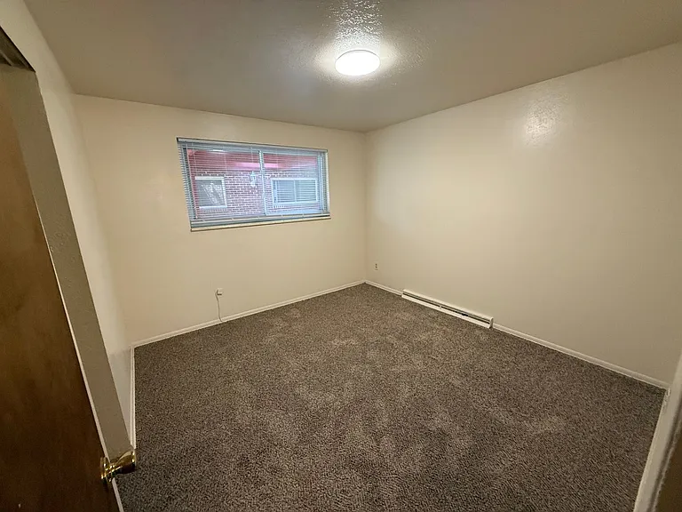 225 Terry St — Photo 8