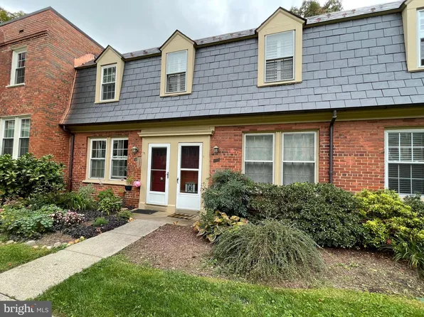 1021 S Barton St Unit 119, Arlington, VA 22204