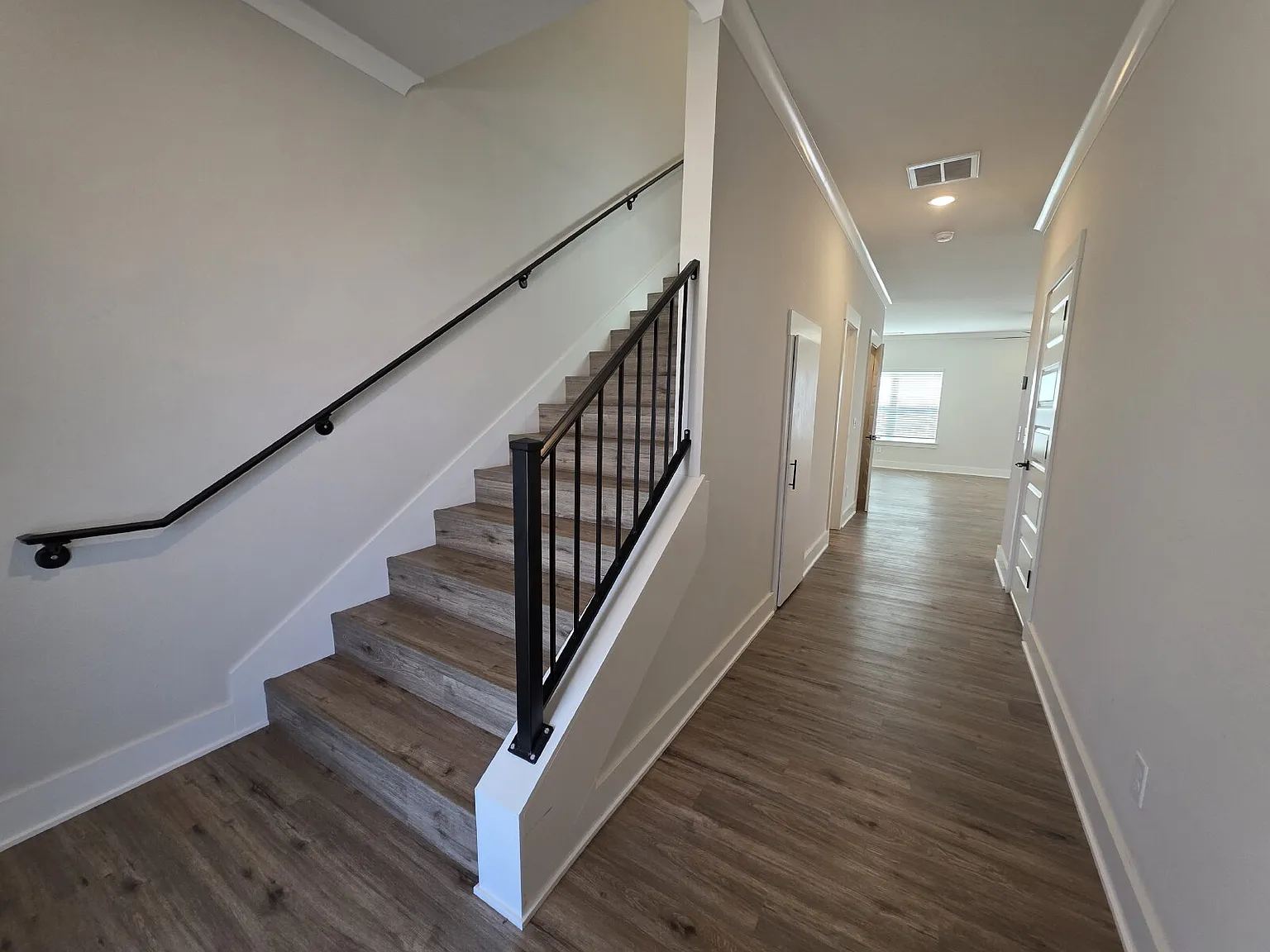 2 bed, 2.5 bath, 1570 sqft, $1,950 — Photo 2