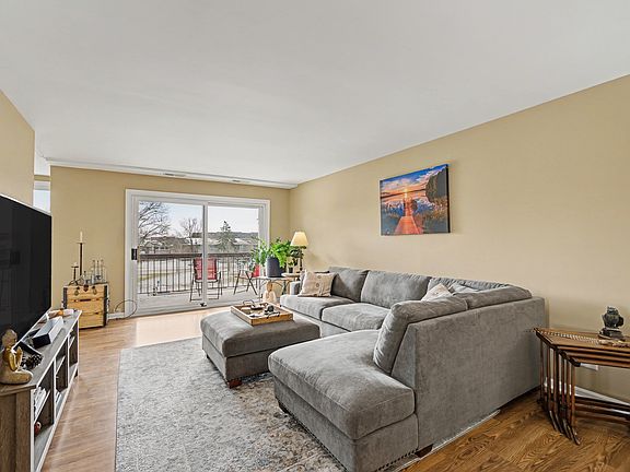 5th image of 450 Raintree Ct Unit 3B