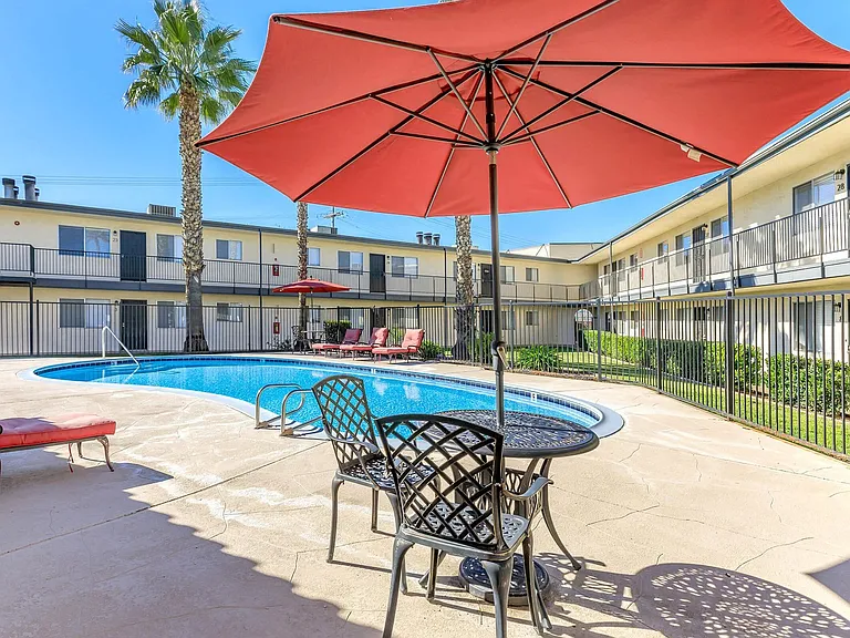 Town and Country Garden Apartments — Photo 19
