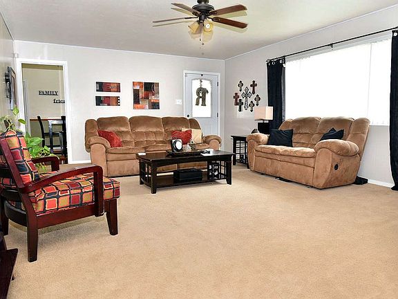 3rd image of 806 Adams Dr