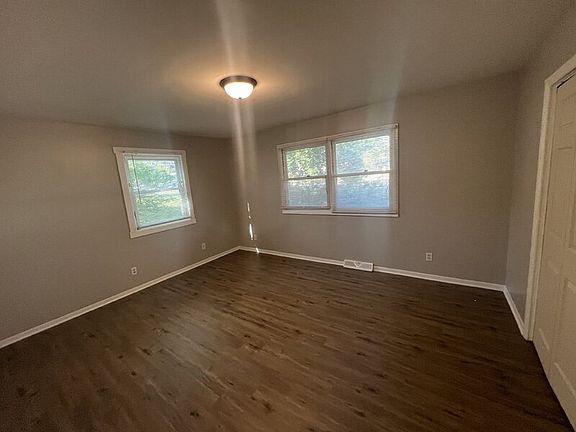 4th image of 3702 Kalamazoo Ave SE