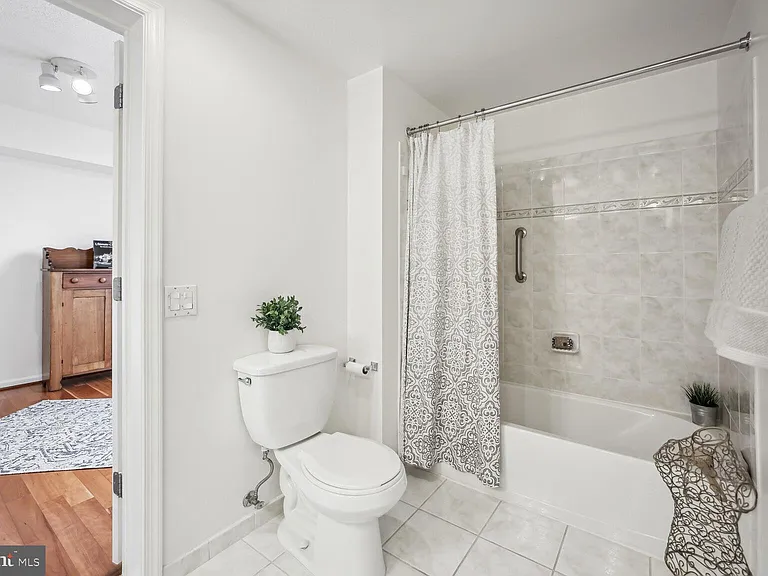 930 Wayne Ave #1205 — Photo 24