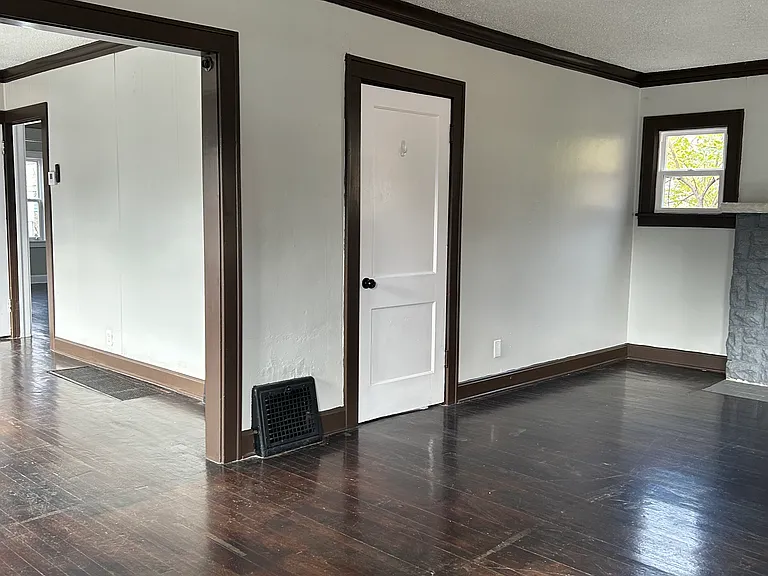 6632 Brooklyn Ave — Photo 3