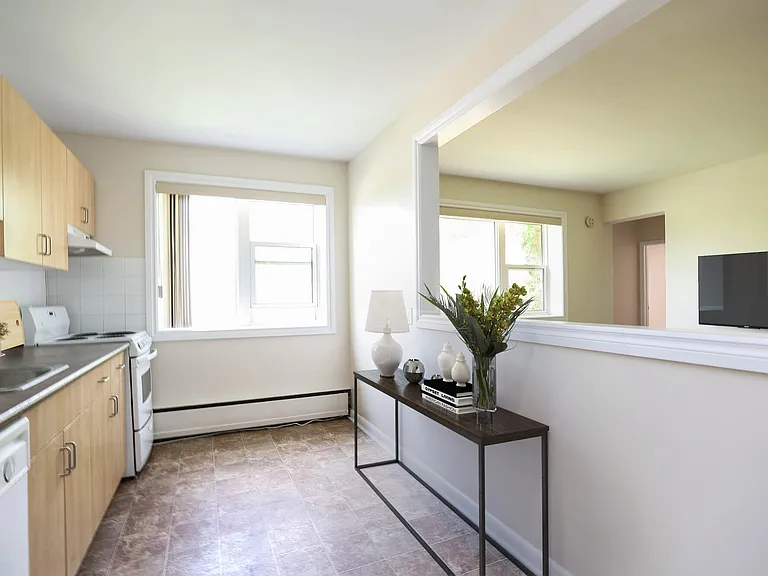 825 Corydon Ave — Photo 11