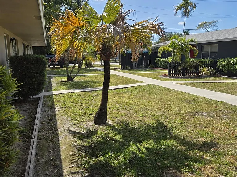 581 NE 34th Ct #A — Photo 4