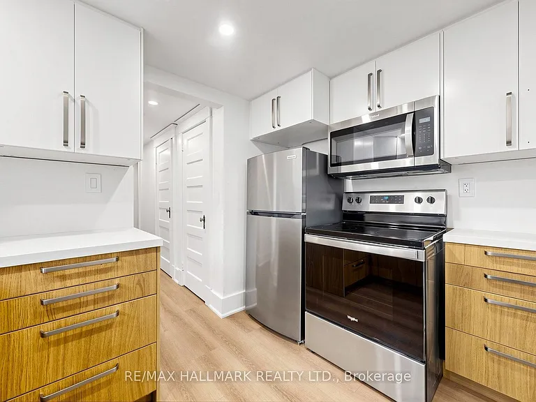 57 Humberside Ave #LOWER LEVEL — Photo 9
