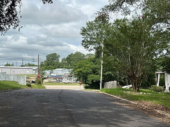 4th image of 1608 Julie St