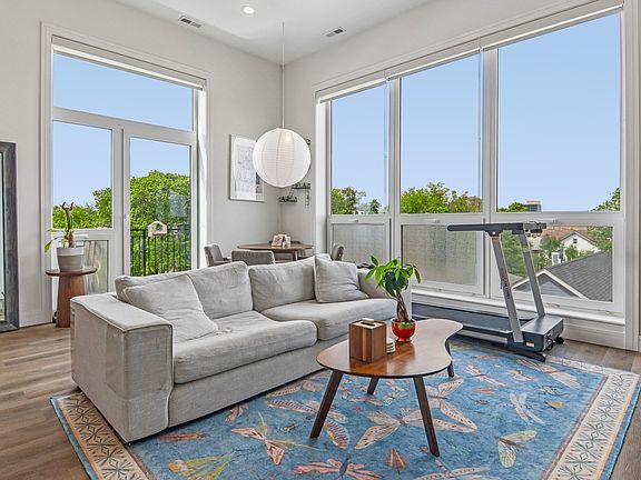 2nd image of 2423 W Fullerton Ave #4F