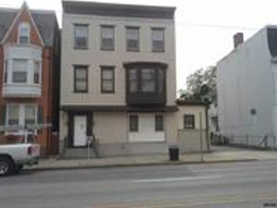 540 W Market St
