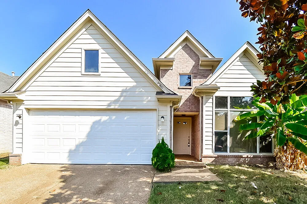 3 bed, 2.0 bath, 1544 sqft, $1,860 — Photo 1