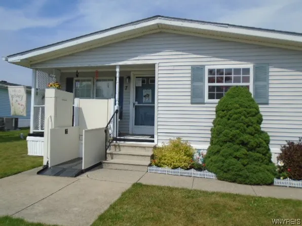 7 Cypress Rd, Buffalo, NY 14227
