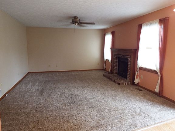 3rd image of 5568 Forest Glen Dr